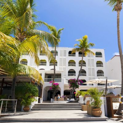hotel-beach-entrance